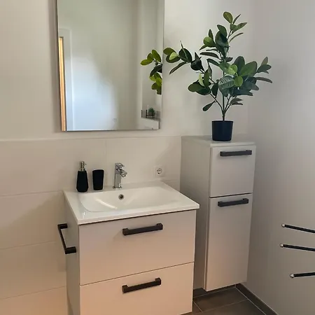 Sorinas Home - Comfortable Apartment Near Graz - Free Parking *